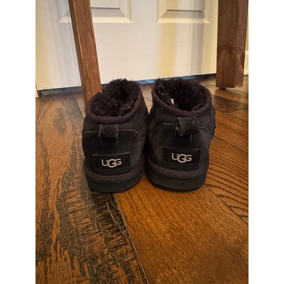 UGG Kids Classic Ultra Mini Black Suede Sheepskin Lined Boots Size 2 - Picture 5 of 6